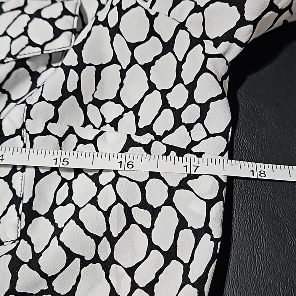 Michael Kors Black & White Abstract zip up Top CLEARANCE - Picture 13 of 13